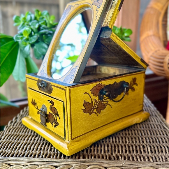 Chinese Other - Vintage Chinese Painted Jewelry Box